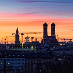 Drei Teilnehmer einer Party in München wurden wegen Vergiftungen durch Alkohol und Drogen ins Krankenhaus gebracht