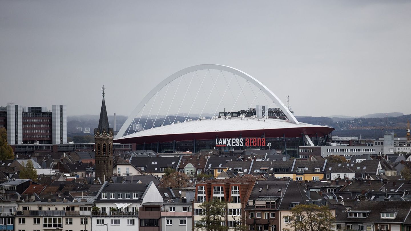 In der Lanxess Arena soll am Sonntag ein Zuschauerrekord in der Basketball-Bundesliga aufgestellt werden. (Archivfoto) Foto: Rol