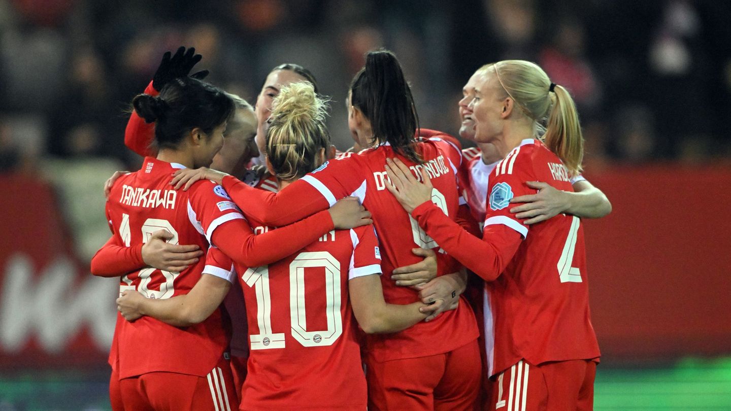 Die Bayern-Frauen freuen sich auf das Viertelfinale in der Champions League. Foto: Jens Niering/dpa