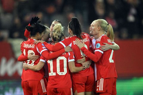 Die Bayern-Frauen freuen sich auf das Viertelfinale in der Champions League. Foto: Jens Niering/dpa