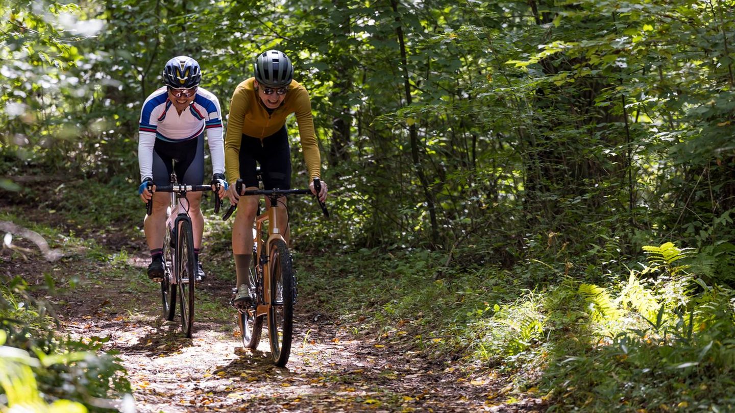 Bike-Equipment-Raus-in-den-Schotter-Warum-Gravelbike-Schuhe-berall-gl-cklich-machen