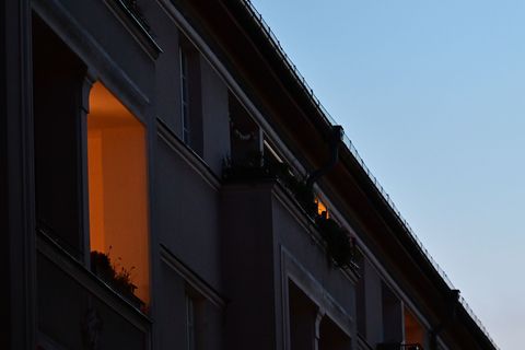 Auf der Suche nach einer neuen Wohnung bewarb sich eine Frau 2022 per Internetformular auf ein Inserat. Foto: Sebastian Gollnow/