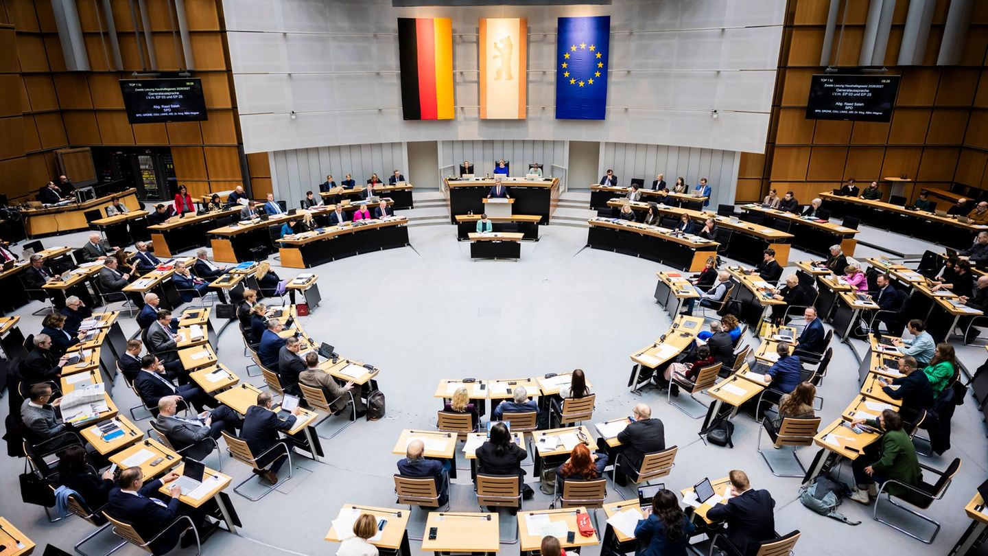 Das Berliner Abgeordnetenhaus kam zu seiner letzten Sitzung in diesem Jahr zusammen. Foto: Christoph Soeder/dpa
