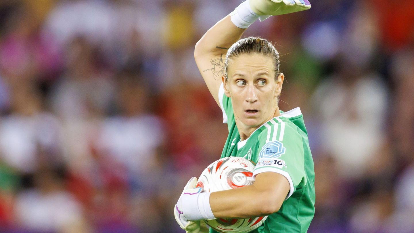 Ann-Katrin Berger setzt ihre Karriere im Nationalteam fort. (Archivbild) Foto: Michael Buholzer/KEYSTONE/dpa