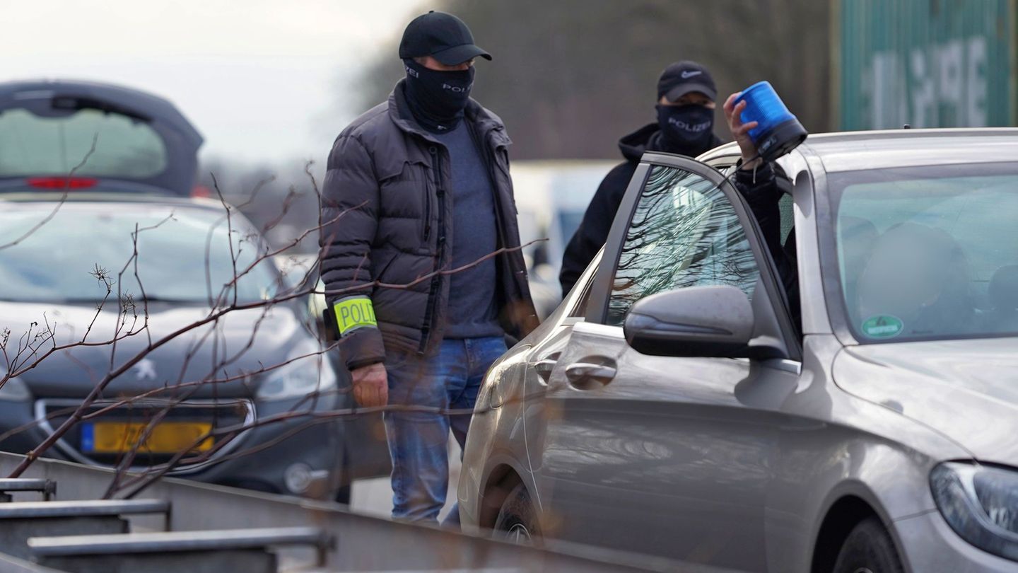 Kriminalit-t-Verd-chtige-nach-Explosion-vor-Shisha-Bar-gefasst