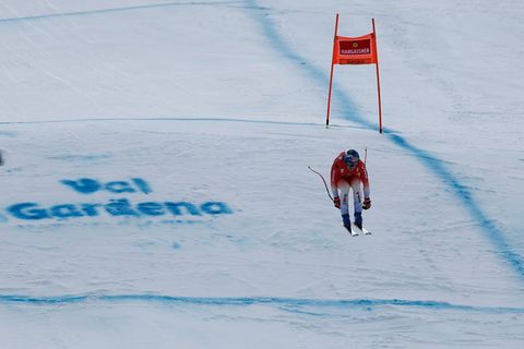 Marco Odermatt zeigte auf der Saslong-Piste wieder mal eine famose Fahrt. Foto: Gabriele Facciotti/AP/dpa
