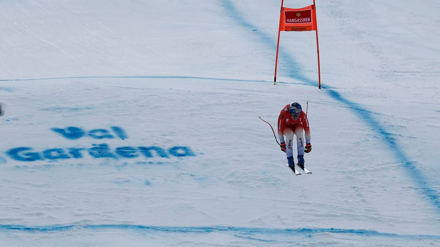 Marco Odermatt zeigte auf der Saslong-Piste wieder mal eine famose Fahrt. Foto: Gabriele Facciotti/AP/dpa