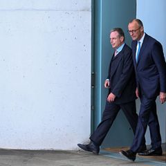 Bundeskanzler Friedrich Merz kommt dem belgischen Ministerpräsidenten Bart De Wever in der Frage der Nutzung russischer Gelder e