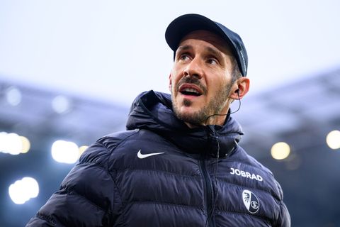 Trainer Julian Schuster und seine Freiburger sind am Samstag in Wolfsburg zu Gast. (Archivbild) Foto: Tom Weller/dpa