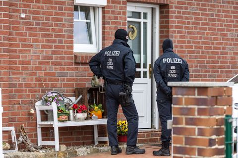 Den Angeklagten wird unter anderem ein Brandanschlag auf ein Kulturzentrum in Altdöbern (Brandenburg) vorgeworfen. (Archivbild)