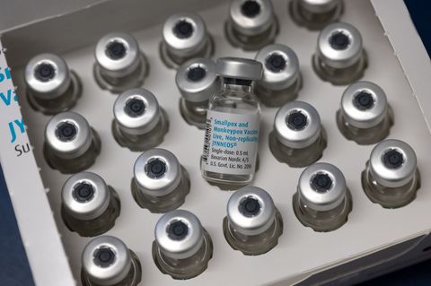 Eine Mpox-Impfung wird auch Sexarbeiterinnen und Sexarbeitern empfohlen. (Symbolbild) Foto: Sven Hoppe/dpa/dpa-tmn