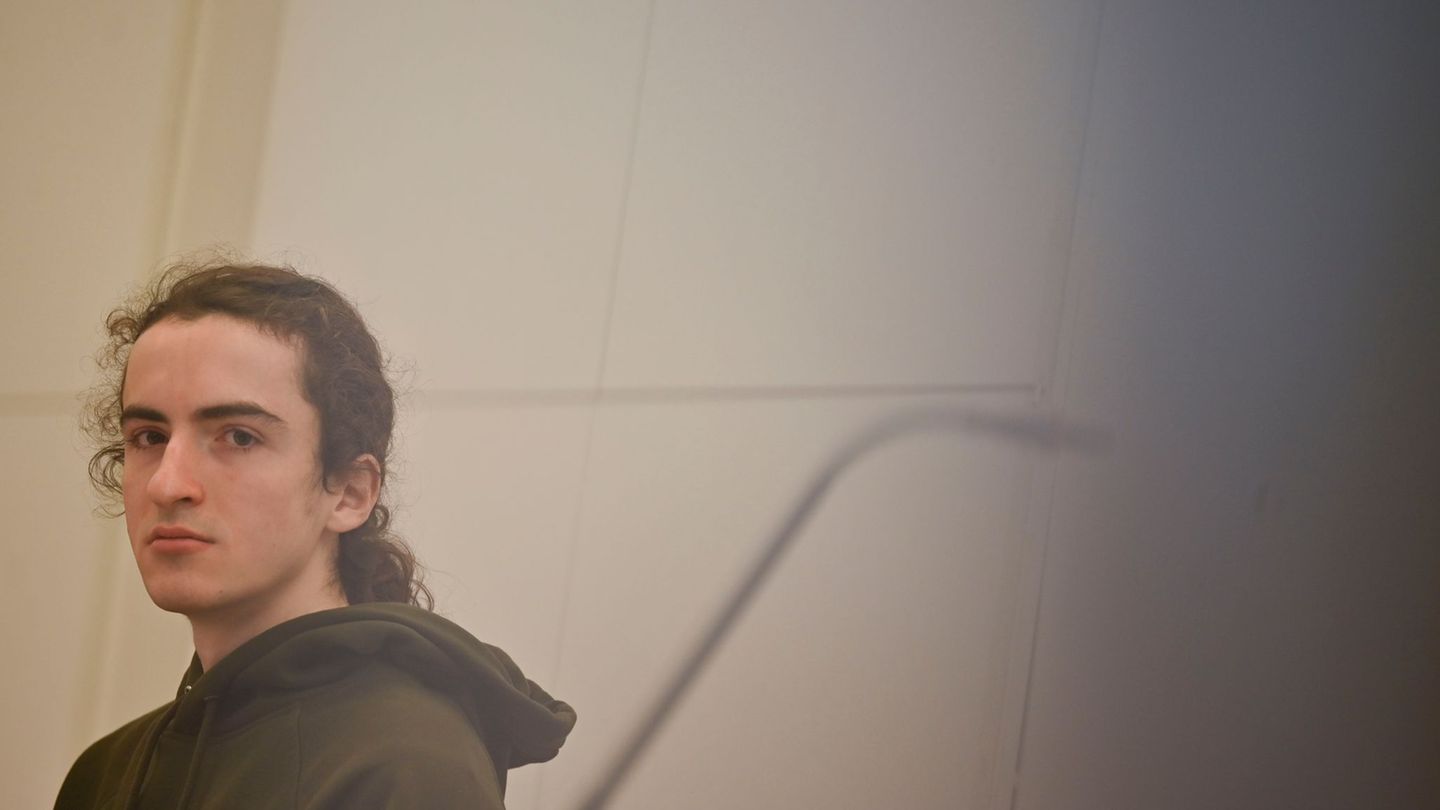 Bearbeitete Fotos mit SS-Bezug: Beleidigung von Soldat - Arbeitsstunden für Ex-Schüler