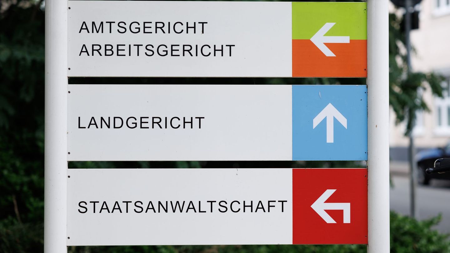 Die Anklage gegen drei Leitungskräfte und einen Arzt einer Behinderteneinrichtung ist überwiegend zur Hauptverhandlung zugelasse