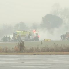 Ein Flugzeug ist an einem Regionalflughafen in North Carolina abgestürzt. Foto: Uncredited/WSOC via AP/dpa