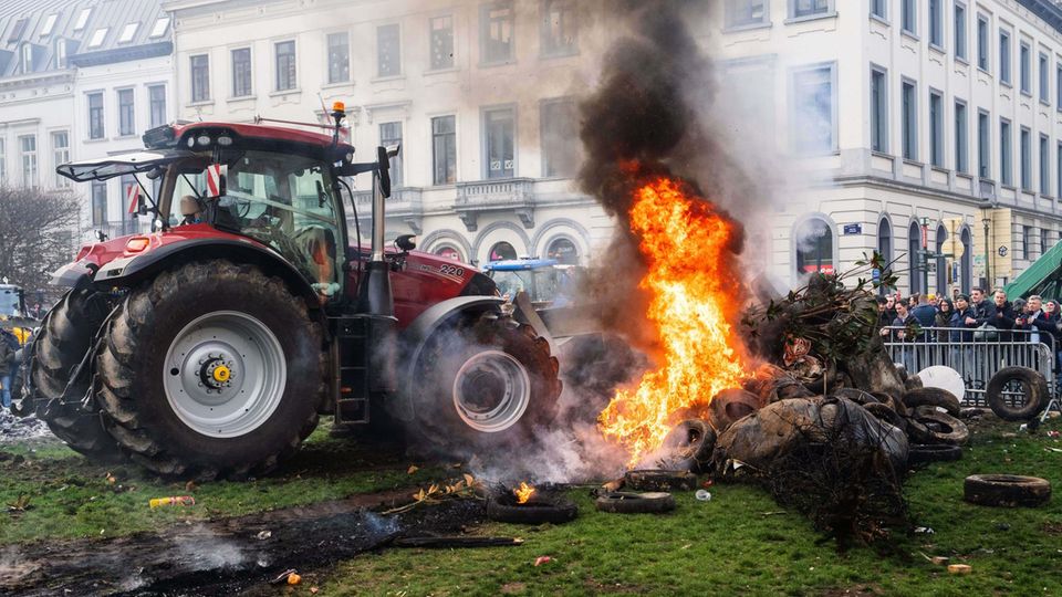 Brüssel: Wütende Landwirte randalieren wegen Mercosur-Abkommen