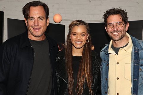 Bradley Cooper zusammen mit seinen "Is This Thing On?"-Co-Stars Will Arnett und Andra Day.