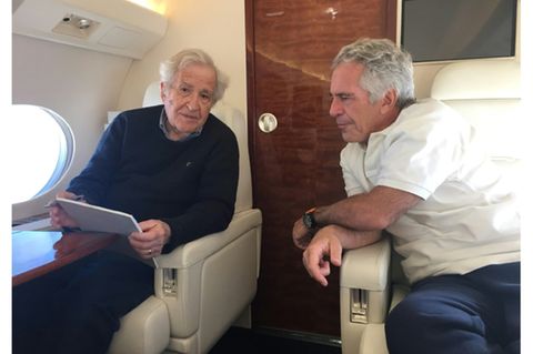 Epstein (r.) und der US-Gelehrte Noam Chomsky