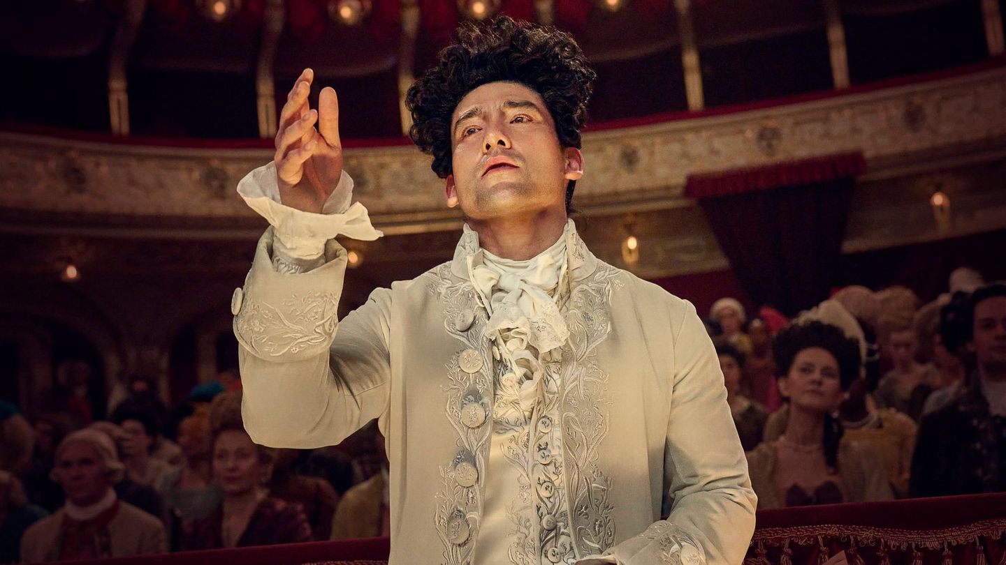 Mehr als 40 Jahre nach Tom Hulce gibt nun Will Sharpe in der britischen Serie "Amadeus" Wolfgang Amadeus Mozart. Es ist die Serienneuauflage des Theaterstückes und achtfachen Oscar-Gewinners "Amadeus" vom britischen Dramatiker Peter Shaffer. Fünf Folgen laufen bei Sky und Wow.