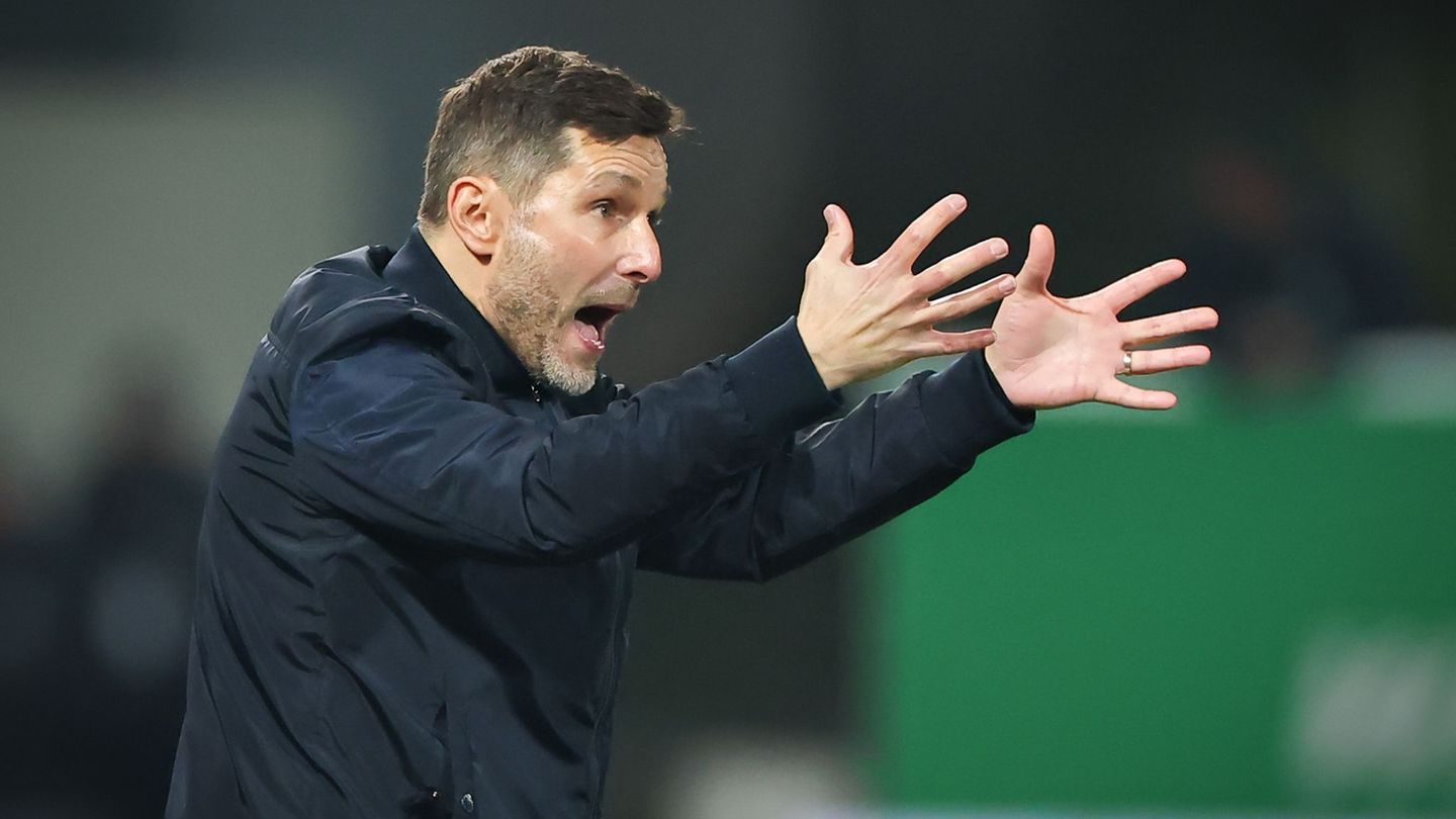 Hertha-Trainer Stefan Leitl will das Fußball-Jahr mit einem Heimsieg beenden. (Archivbild) Foto: Daniel Karmann/dpa