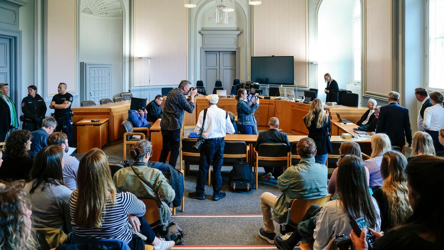 Die Staatsanwaltschaft hat eine lebenslange Haftstrafe beantragt. (Archivbild) Foto: Frank Molter/dpa