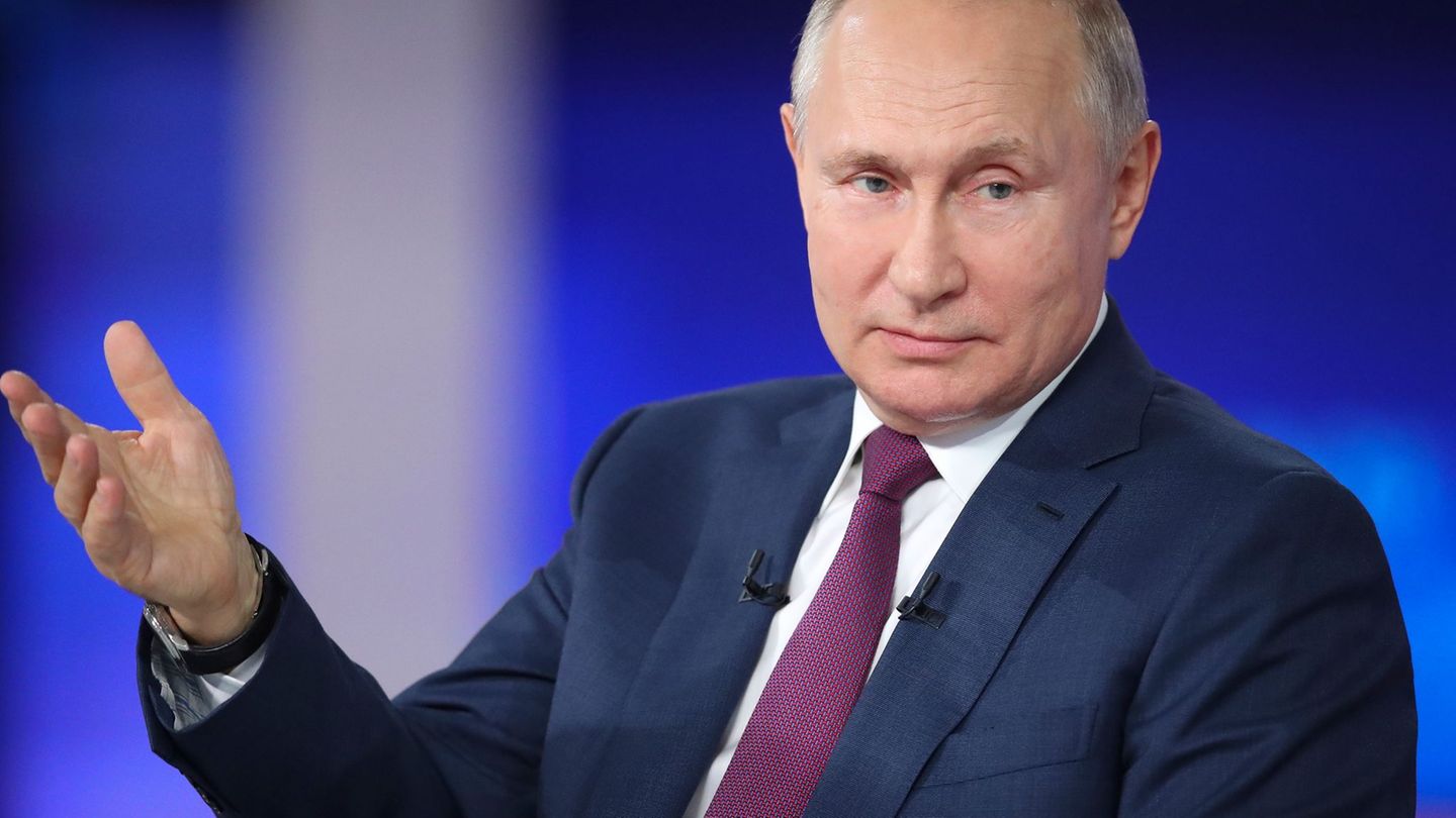 Kremlchef Putin wird in einer mehrstündigen TV-Show seine Sicht auf die Weltlage schildern. (Archivbild) Foto: Sergei Savostyano