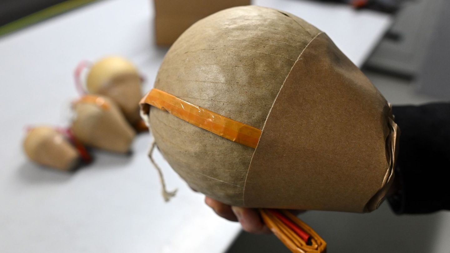 Durch den unsachgemäßen Gebrauch von Profi-Feuerwerk, wie etwa Kugelbomben, kommt es an Silvester immer wieder zu schweren Unfäl