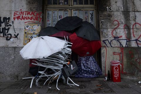 Der Winter stellt Obdachlose vor zusätzliche Herausforderungen. (Archivbild) Foto: Boris Roessler/dpa