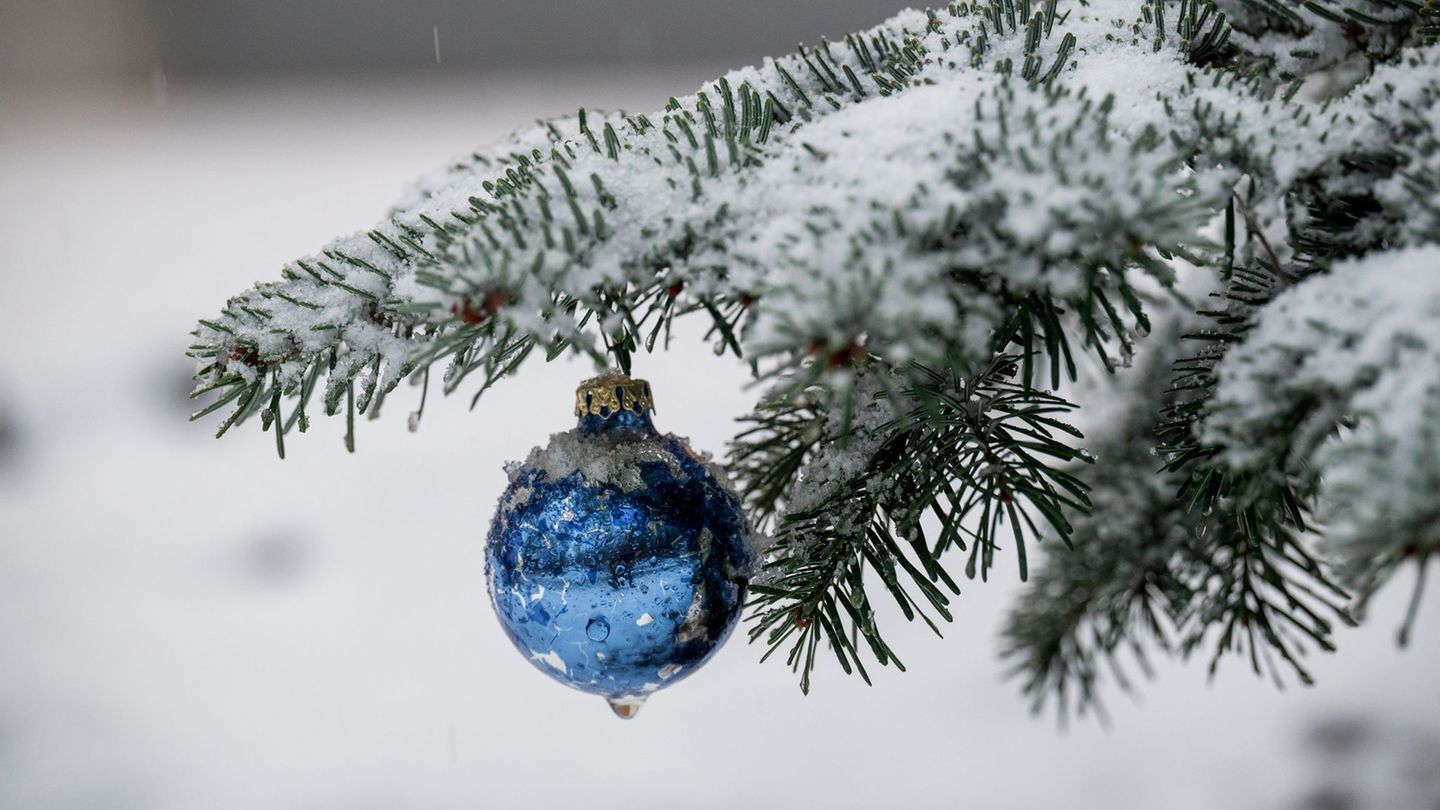 Die Wetterprognose für die Weihnachtstage ist noch unsicher. (Archivbild) Foto: Daniel Vogl/dpa