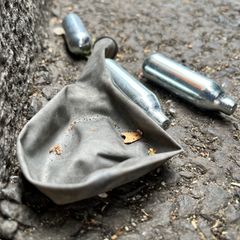 "Lachgas ist kein Spiel und keine harmlose Partydroge, sondern ein hohes Risiko für die Gesundheit", sagt die Bundesgesundheitsm