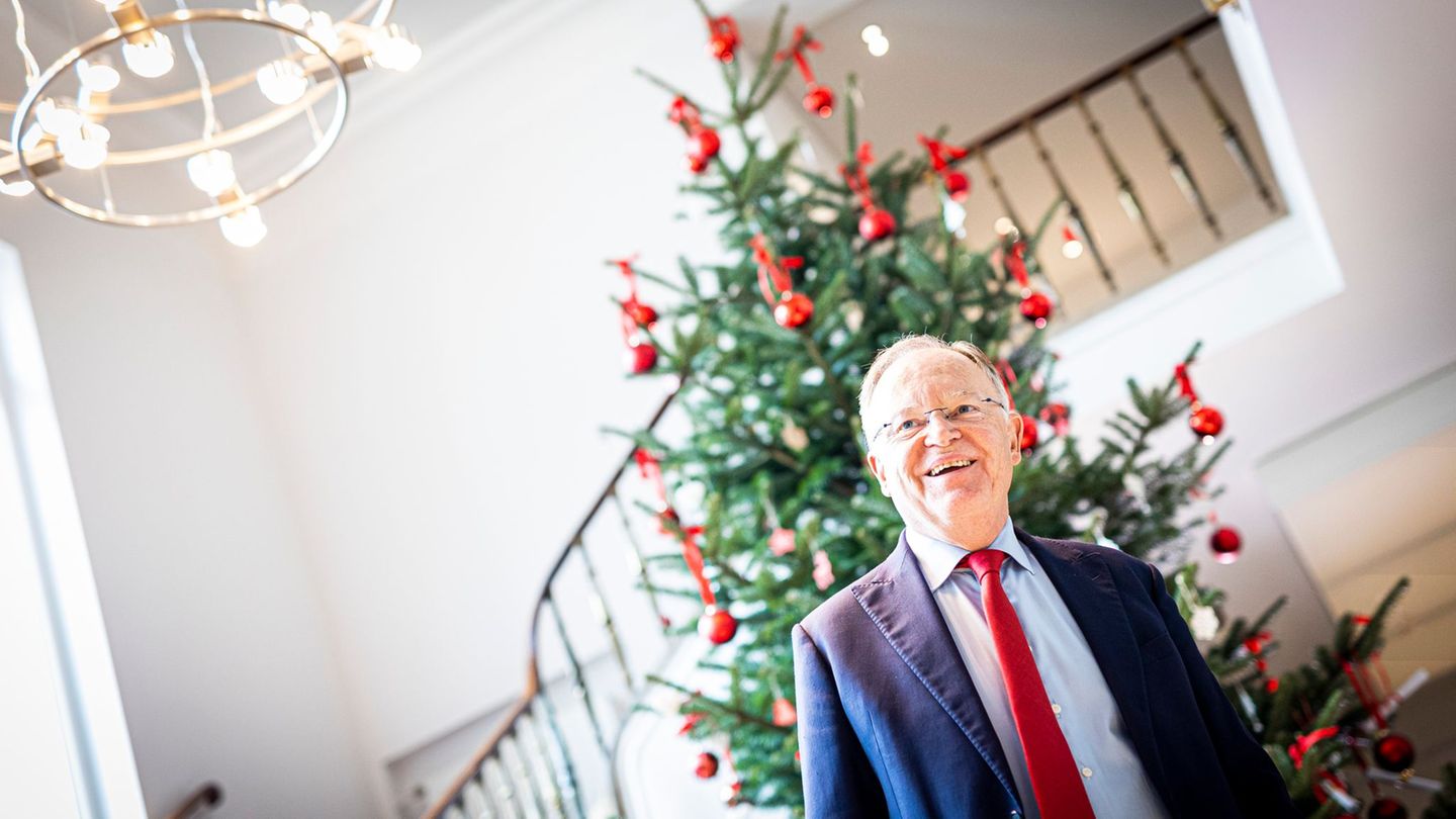 Vor drei Jahren verbrachte Weil die Vorweihnachtszeit noch in der niedersächsischen Staatskanzlei. (Archivbild) Foto: Moritz Fra