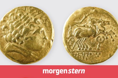Zwei bei Basel von Hobbysuchern gefundene Goldmünzen mit dem Kopf des griechischen Gottes Apollon