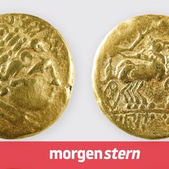 Zwei bei Basel von Hobbysuchern gefundene Goldmünzen mit dem Kopf des griechischen Gottes Apollon