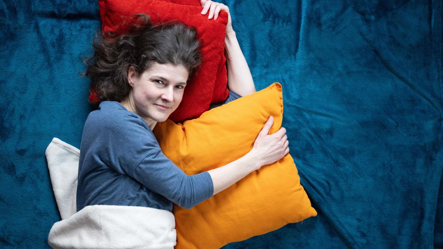 Gegen Einsamkeit: Raus der "Schmuddelecke" – Zu Besuch bei einer Kuschelparty