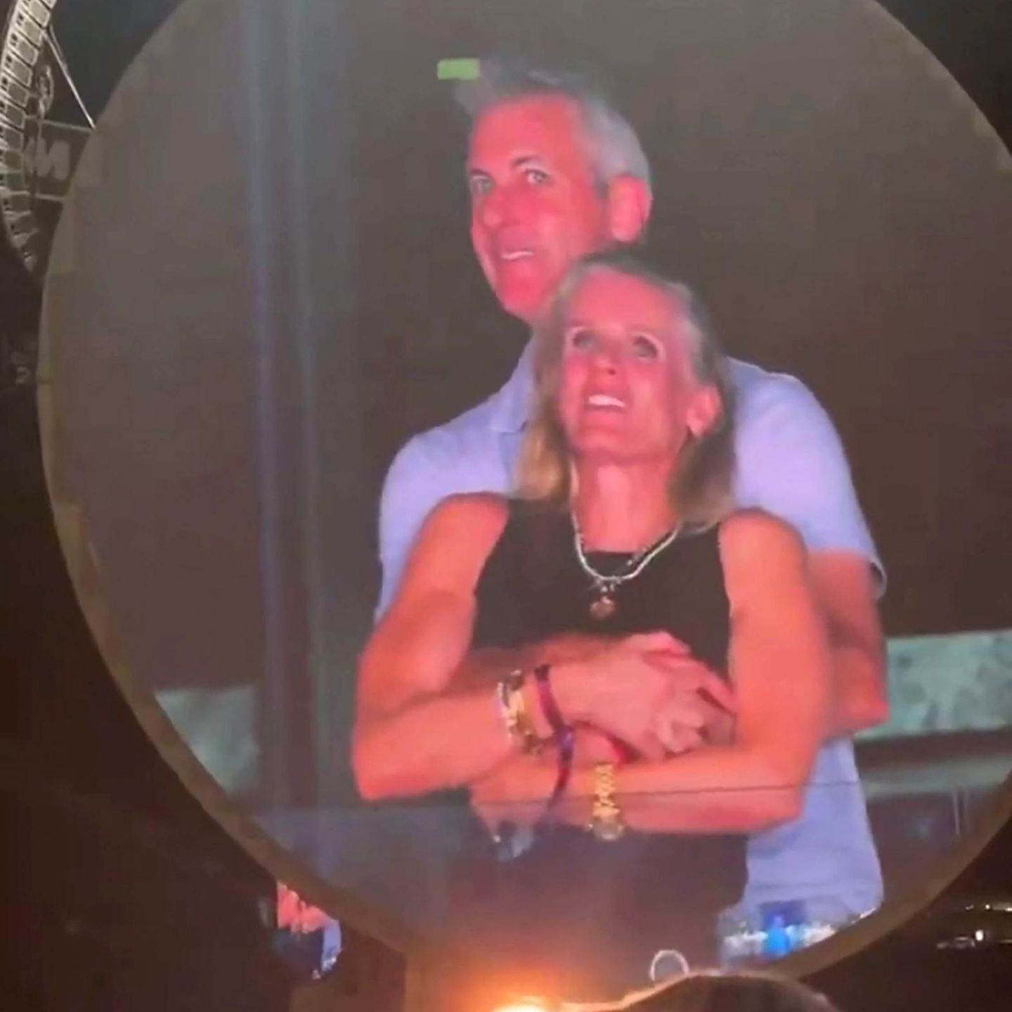 Kristin Cabot und ihr damaliger Chef auf der Coldplay Kiss Cam
