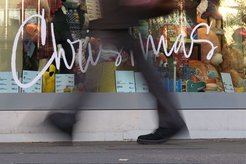 Erst ab 14.00 Uhr wird es an Heiligabend ruhiger. Foto: Marcus Brandt/dpa
