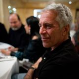 Ein sichtlich zufriedene Epstein in einer illustren Runde