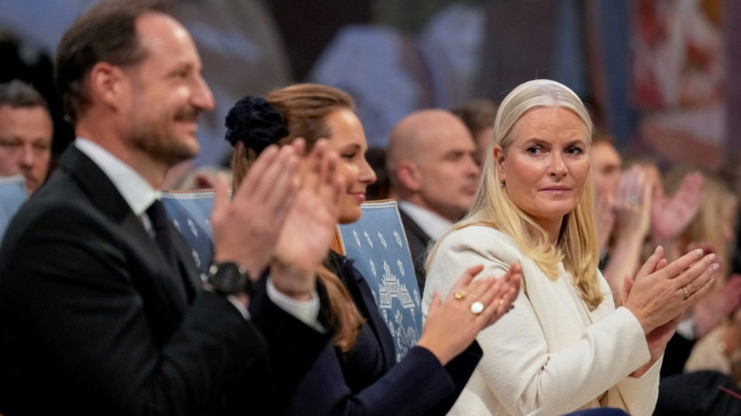 Mette-Marit (r.) bei der Nobelpreis-Verleihung