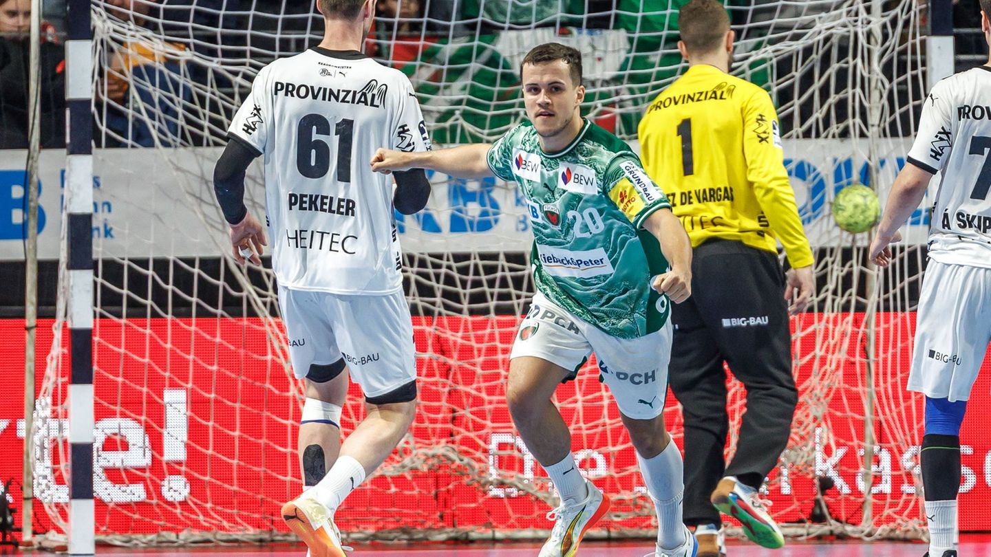 Tim Freihöfer sorgte mit seinem verwandelten Siebenmeter für die Vorentscheidung Foto: Andreas Gora/dpa