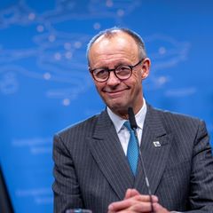 Demonstrative Zufriedenheit: Friedrich Merz nach den stundenlangen Verhandlungen in Brüssel.