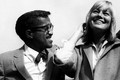 Aufgrund der damals herrschenden Rassentrennung in den USA sorgte die Ehe von Sänger Sammy Davis Jr. und Schauspielerin May Br