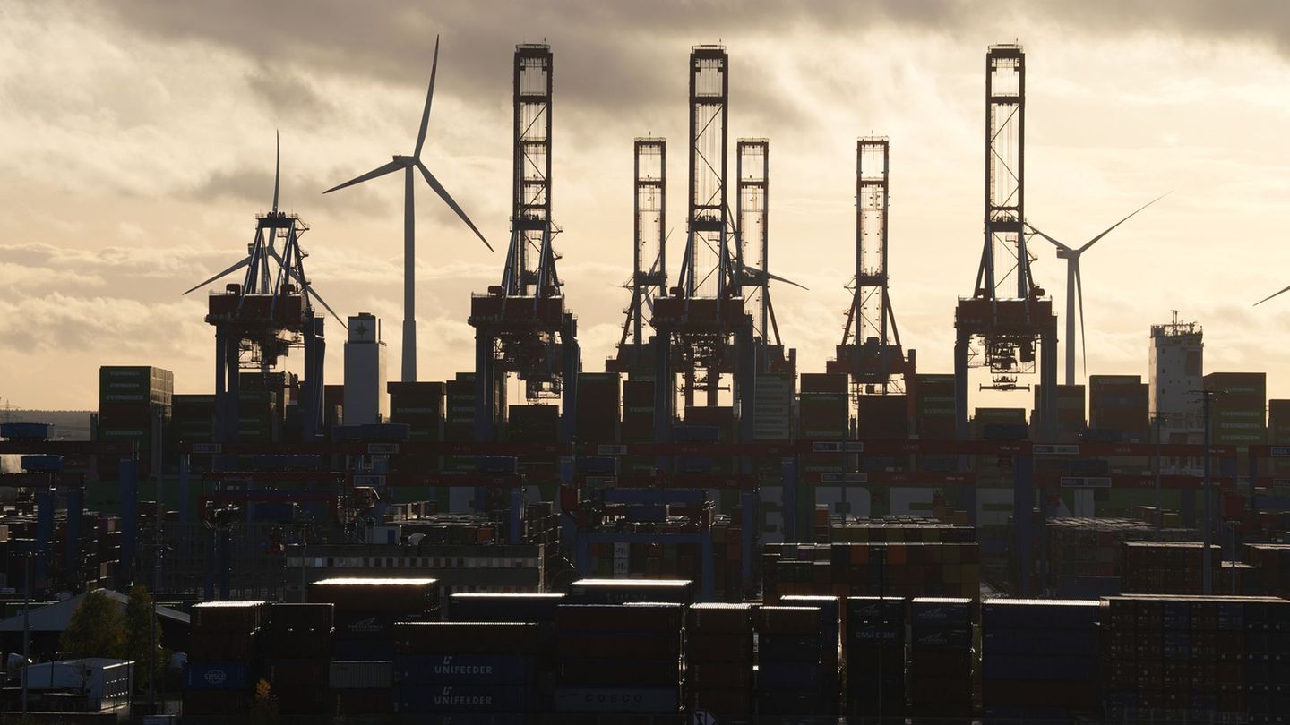 Nemška centralna banka napoveduje počasno gospodarsko rast in vztrajno inflacijo