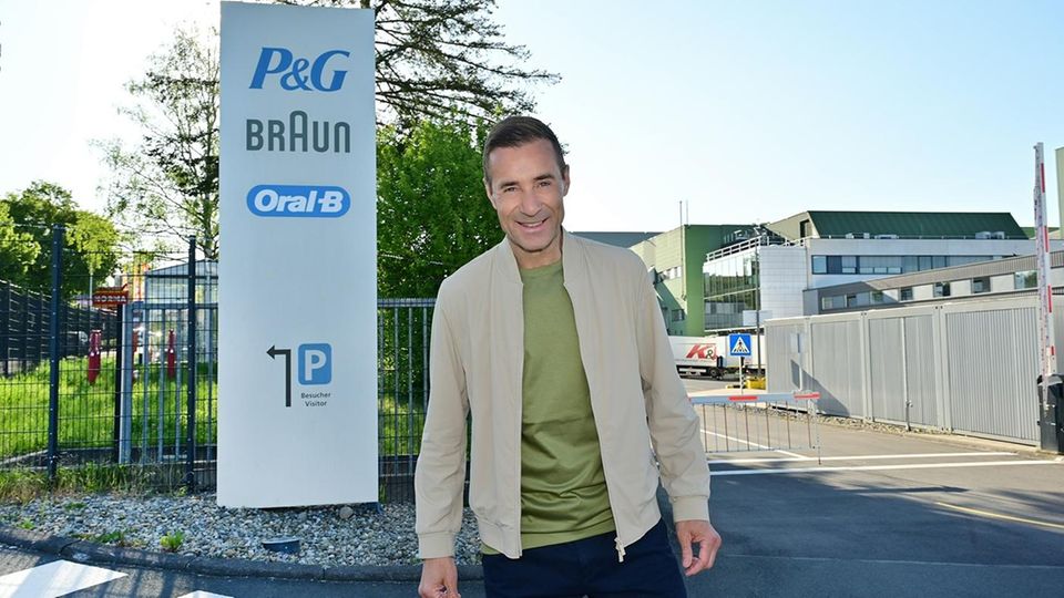 Als P&G Markenbotschafter begibt sich Kai Pflaume auf eine persönliche Reise durch die Werke und Entwicklungsstandorte von P&G