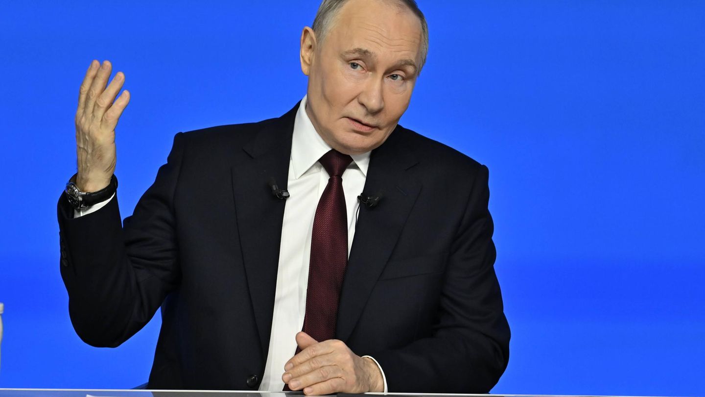 Putins Fragestunde: "Es ist Freitag. Kann ich Bier saufen?" 