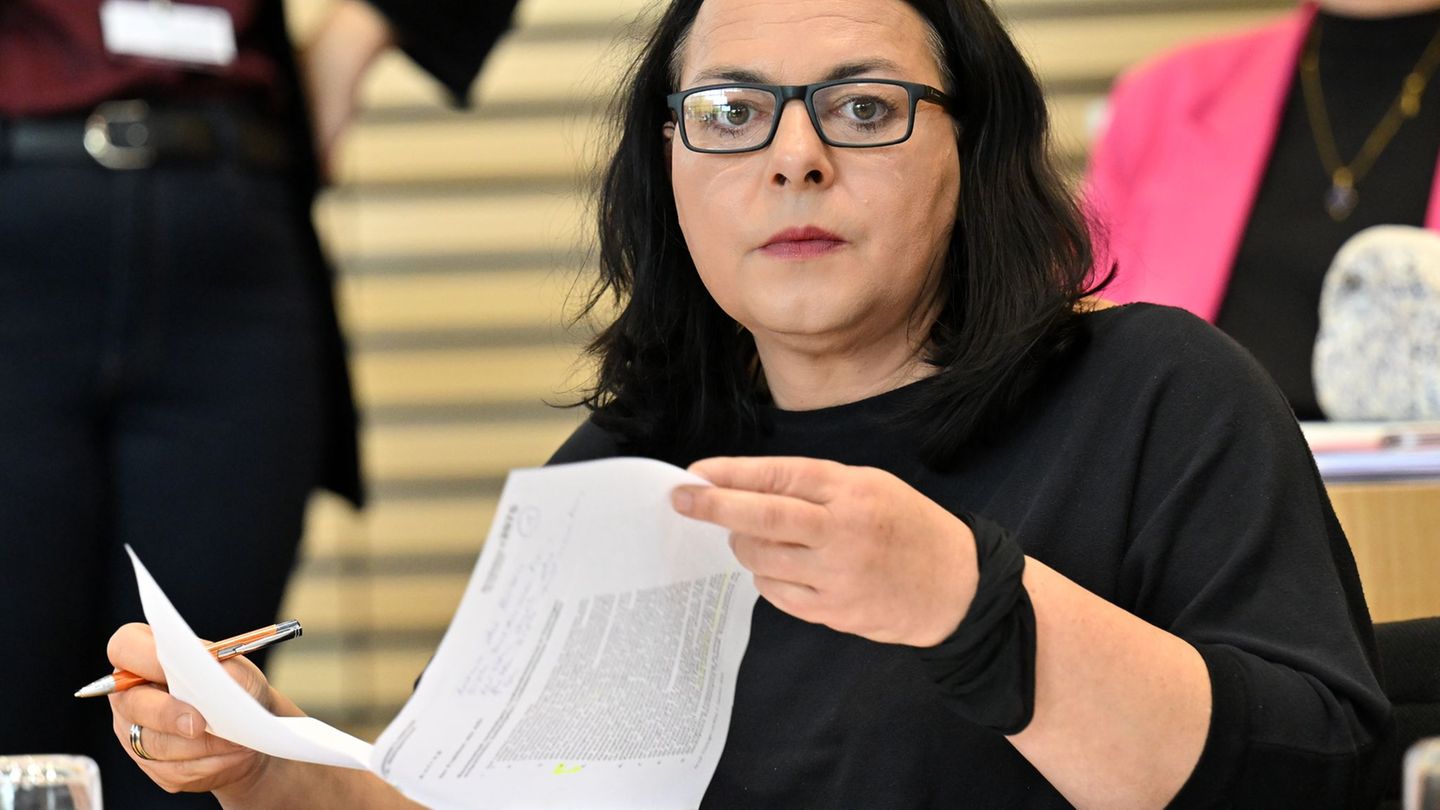 Die Thüringer Linke-Abgeordnete Katharina König-Preuss sieht im Scheitern des "Hammerskins"-Verbots ein Versagen deutscher Behör