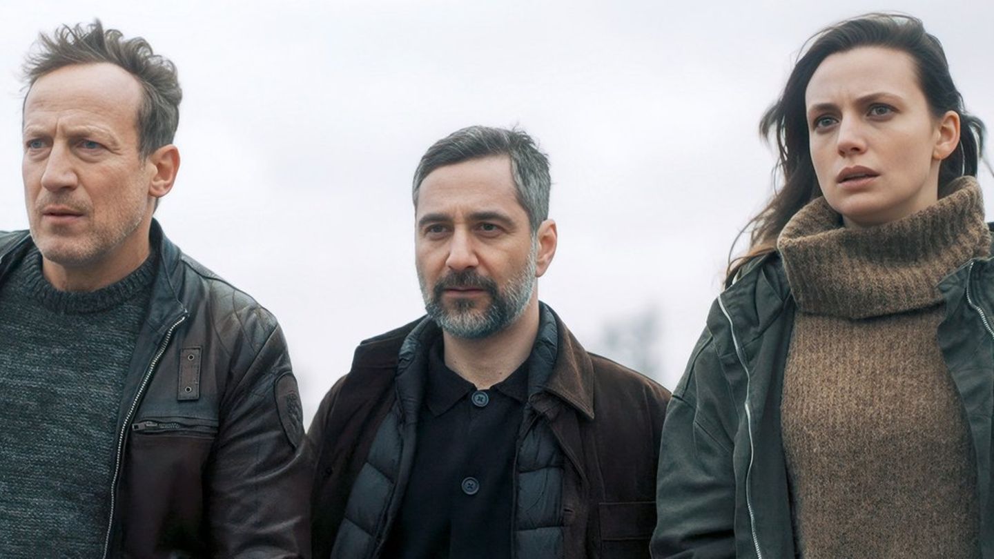 Falke (Wotan Wilke Möhring), Mario (Denis Moschitto, M.) und Lynn de Baer (Gaite Jansen) ermitteln in der Doppelfolge "Tatort: