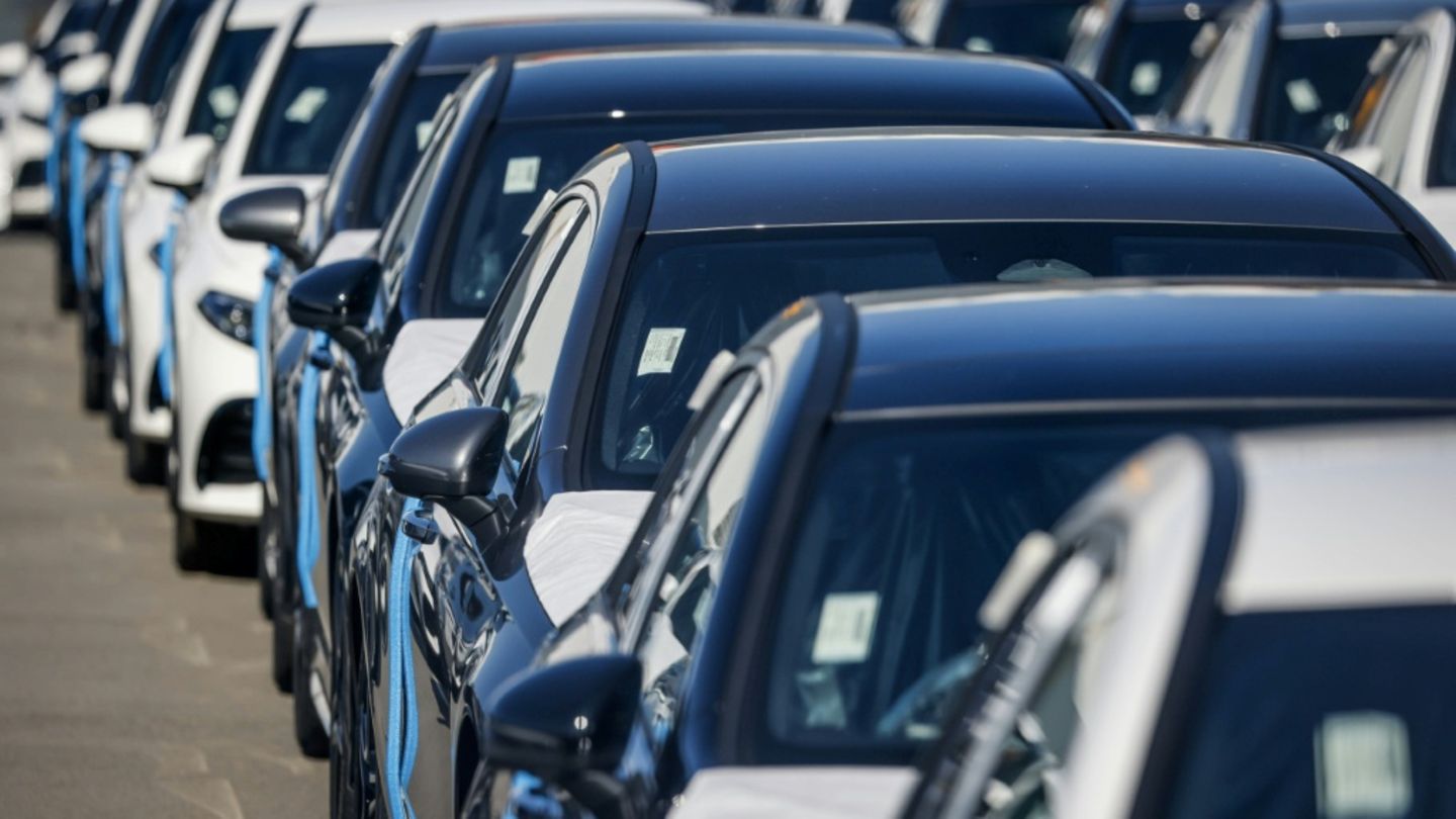 Autohändler um Millionen Euro betrogen: Razzia gegen Bande in fünf Bundesländern