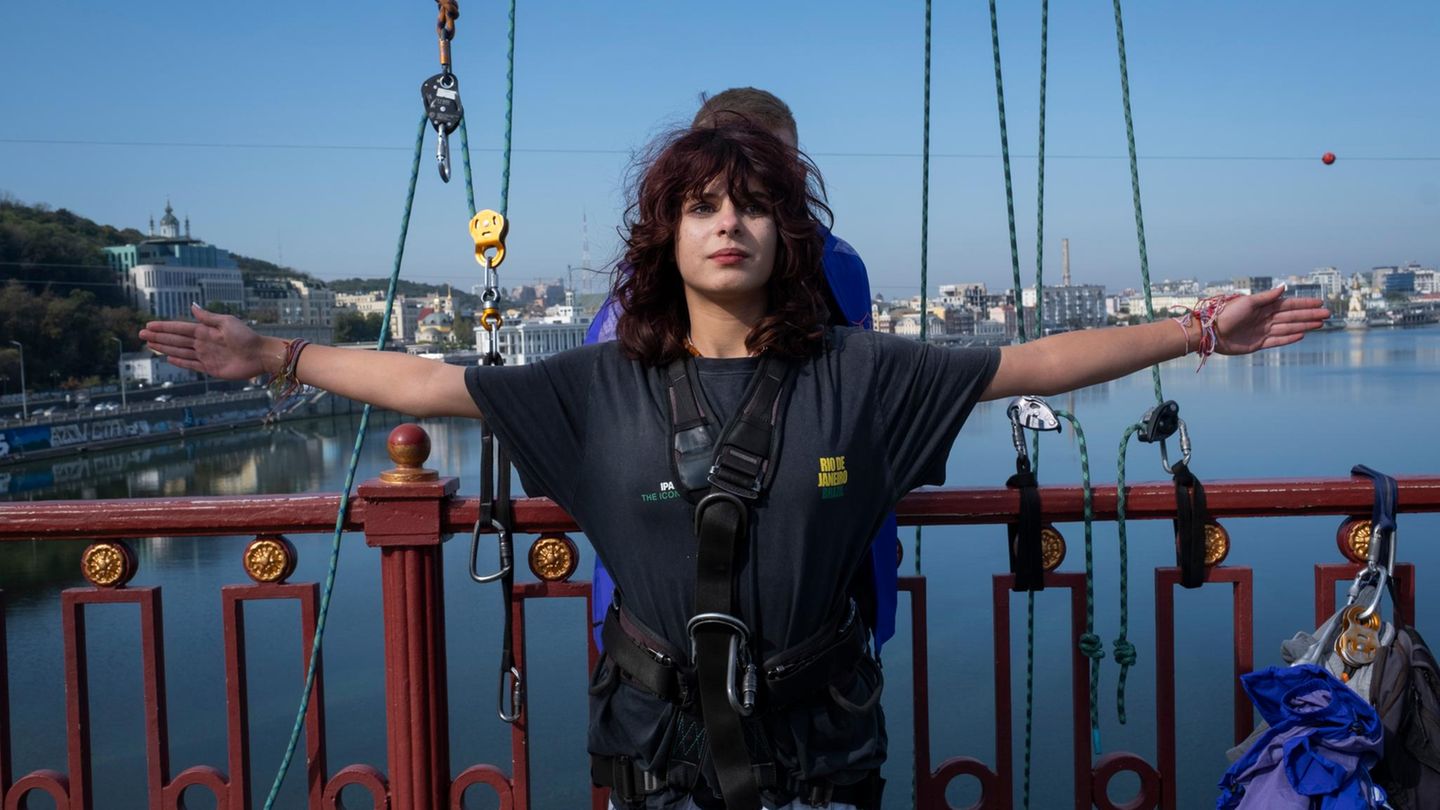 Teenager sein im Krieg: Anja ist 13. Sie wird groß mit nervigen Jungs und tödlichen Drohnen