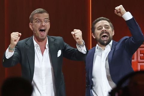 Joko Winterscheidt und Klaas Heufer-Umlauf laden zum Silvester-Countdown. (Archivbild) Foto: Daniel Karmann/dpa