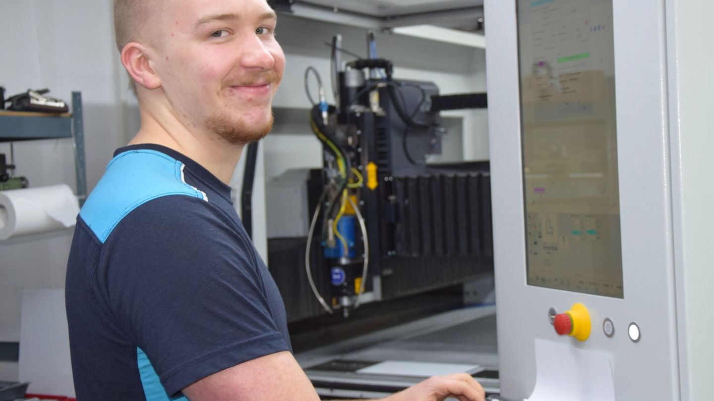 Robert Norwik Ziegler, Graveur mit der Spezialisierung Reliefgraviertechnik, hat beim Bundeswettbewerb "German Craft Skills" den