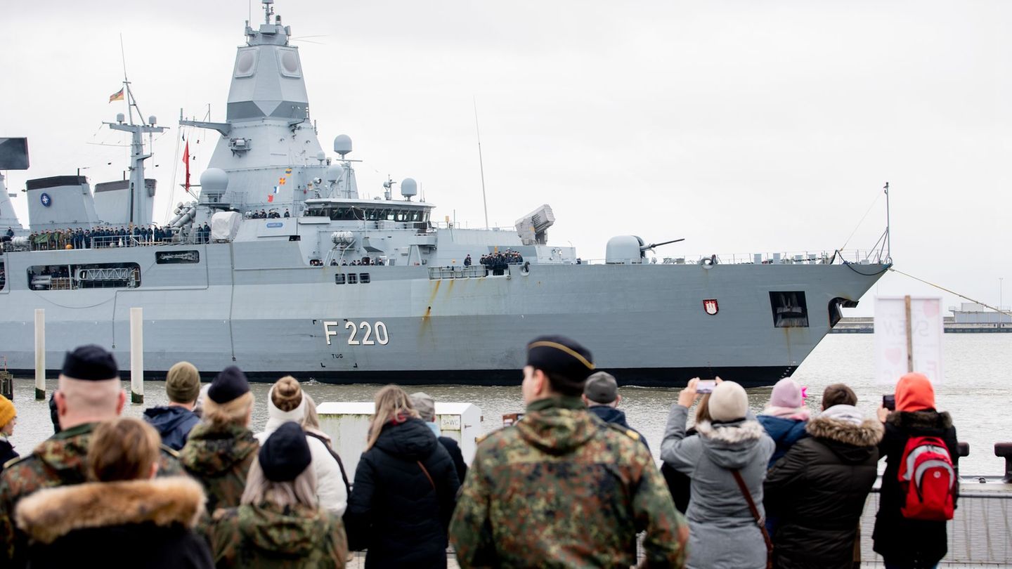 Kurz vor Weihnachten ist die Fregatte "Hamburg" von einem Nato-Einsatz nach Wilhelmshaven zurückgekehrt. Foto: Hauke-Christian D
